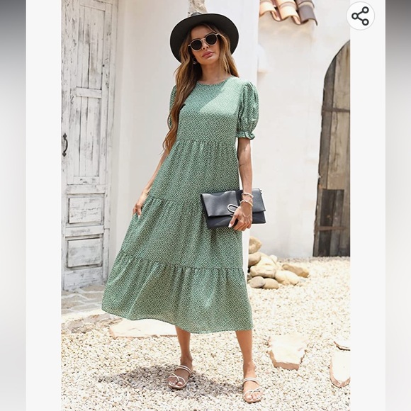 Pretty Garden Dresses & Skirts - Pretty Garden green floral boho dress with puff sleeves.